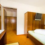 فندق Garni Hainbacherhof 3*