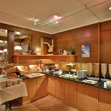 咖尼海因巴奇尔豪富酒店