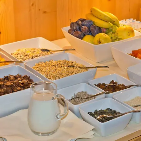 咖尼海因巴奇尔豪富酒店