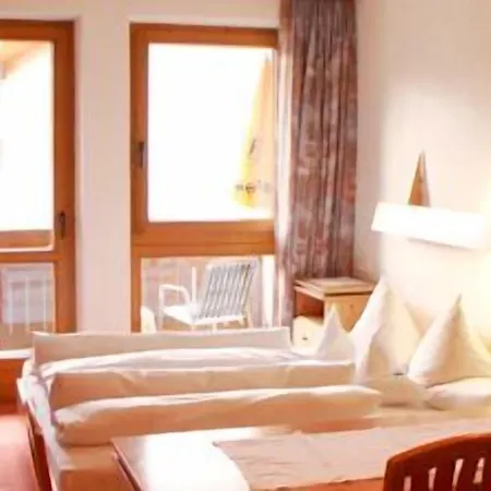 咖尼海因巴奇尔豪富酒店