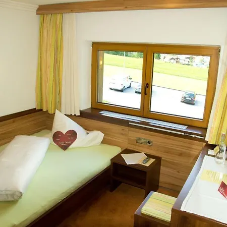 咖尼海因巴奇尔豪富酒店