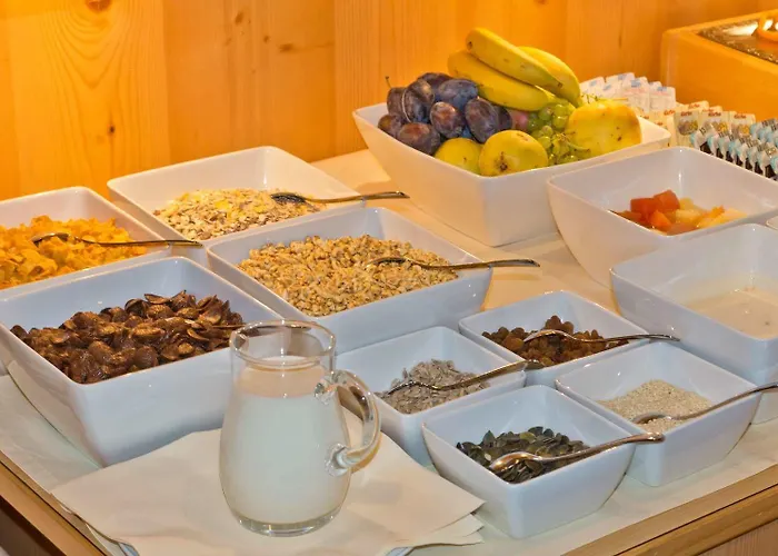 咖尼海因巴奇尔豪富酒店