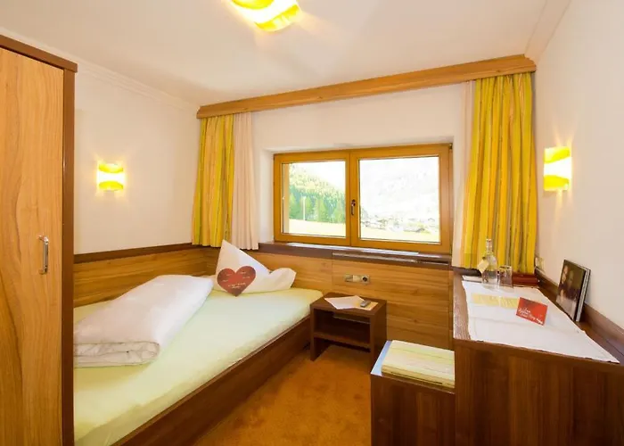 咖尼海因巴奇尔豪富酒店