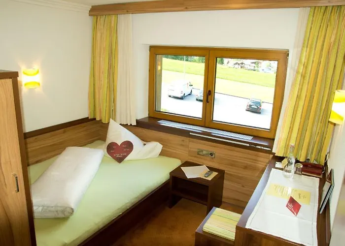 咖尼海因巴奇尔豪富酒店