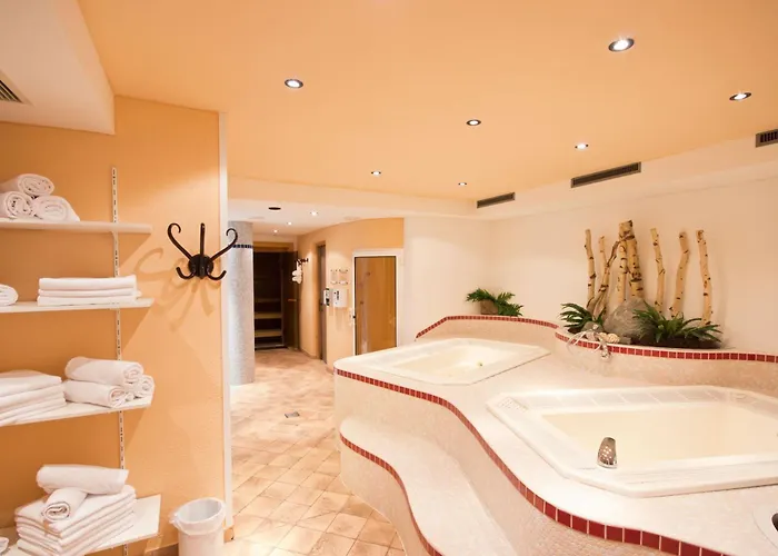 咖尼海因巴奇尔豪富酒店